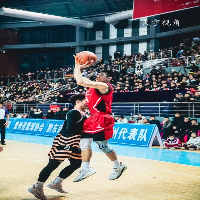 体育产业热点新闻与战术视角解析第70组动态